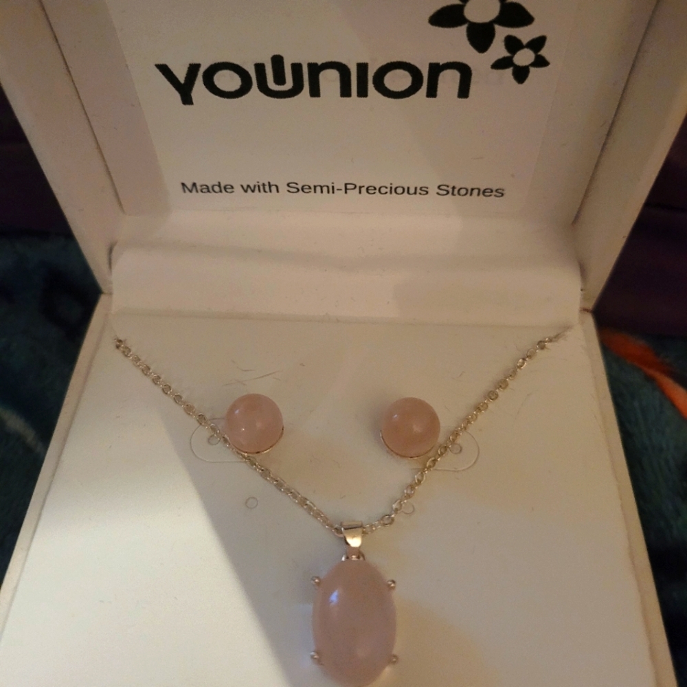 Quartz Rose necklace and earring set NIB